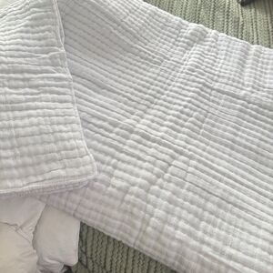 Levtex HomeWhite 1 Quilt + 1 king Sham 100% Cotton